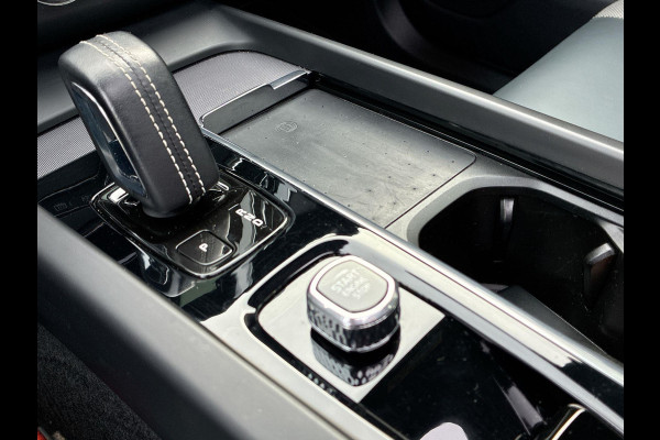 Volvo XC60 2.0 T6 Plug-in hybrid AWD R-Design Long Range SOH 93% | Skyroof | 20" Lmv | Sportstoelen | Stoel-stuurverwaming | A-Cam