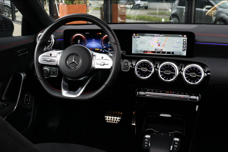 Mercedes-Benz CLA-Klasse 250 e AMG - PANO - MATGRIJS - SFEER - CAMERA