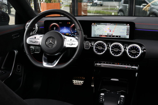 Mercedes-Benz CLA-Klasse 250 e AMG - PANO - MATGRIJS - SFEER - CAMERA