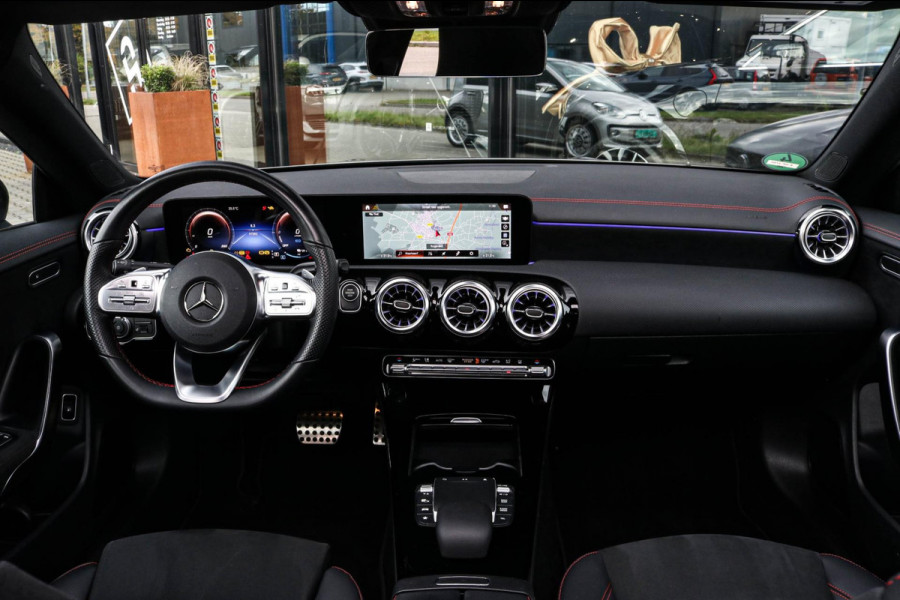 Mercedes-Benz CLA-Klasse 250 e AMG - PANO - MATGRIJS - SFEER - CAMERA