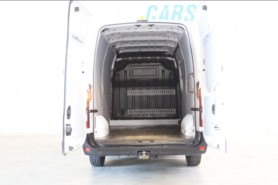 Renault Master T35 2.3 dCi 150PK L2/H2 CAMERA NAVI AIRCO TREKHAAK PDC CRUISE CONTROL LEASE V/A € 134,- p.m. INRUIL MOGELIJK