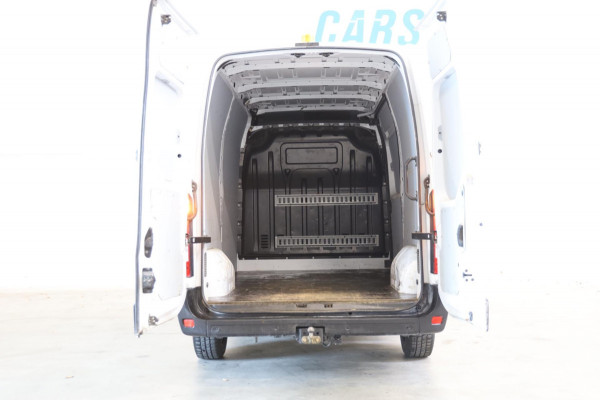 Renault Master T35 2.3 dCi 150PK L2/H2 CAMERA NAVI AIRCO TREKHAAK PDC CRUISE CONTROL LEASE V/A € 134,- p.m. INRUIL MOGELIJK