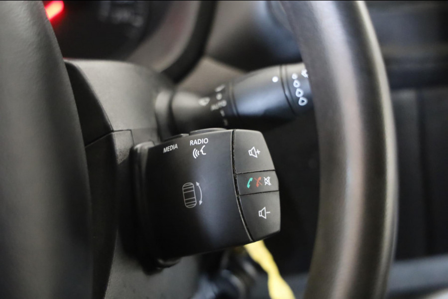 Renault Master T35 2.3 dCi 150PK L2/H2 CAMERA NAVI AIRCO TREKHAAK PDC CRUISE CONTROL LEASE V/A € 134,- p.m. INRUIL MOGELIJK