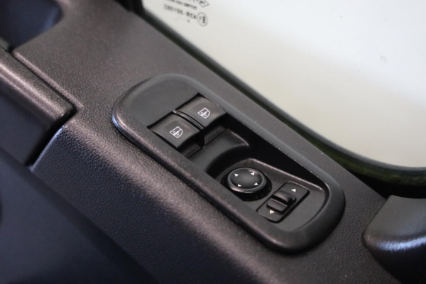 Renault Master T35 2.3 dCi 150PK L2/H2 CAMERA NAVI AIRCO TREKHAAK PDC CRUISE CONTROL LEASE V/A € 134,- p.m. INRUIL MOGELIJK