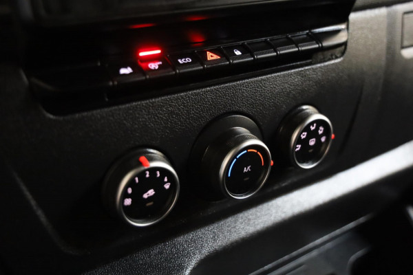 Renault Master T35 2.3 dCi 150PK L2/H2 CAMERA NAVI AIRCO TREKHAAK PDC CRUISE CONTROL LEASE V/A € 134,- p.m. INRUIL MOGELIJK