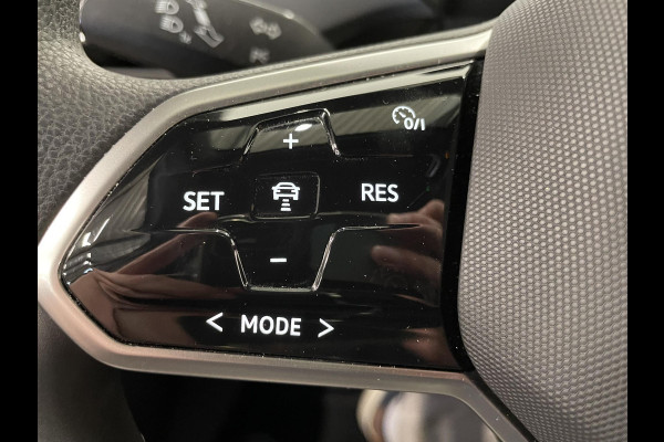Volkswagen ID.4 Pro 77 kWh Airco ECC Wireless Carplay Navi PDC VA 19"LM Velgen Adaptive Cruise Control