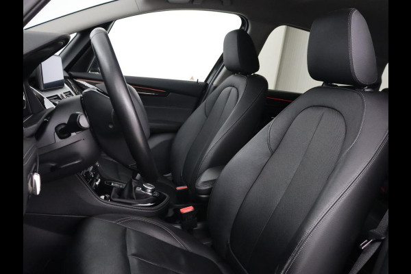 BMW 2 Serie Gran Tourer 216i Luxury Line 7-persoons | Trekhaak | Stoelverwarming | Leder | Head-Up | Camera | Navigatie | Full LED | Park Assist | Sfeerverlichting | Climate control | Getint glas