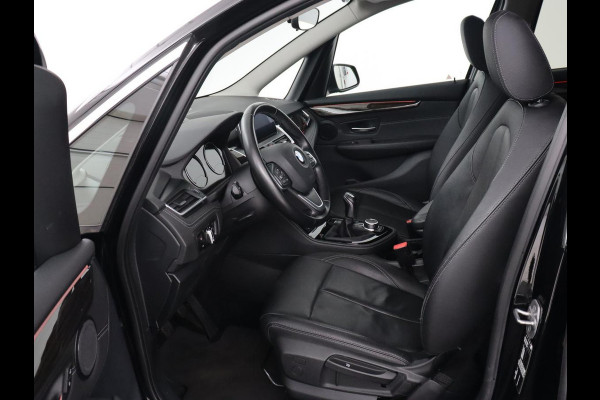 BMW 2 Serie Gran Tourer 216i Luxury Line 7-persoons | Trekhaak | Stoelverwarming | Leder | Head-Up | Camera | Navigatie | Full LED | Park Assist | Sfeerverlichting | Climate control | Getint glas