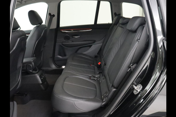 BMW 2 Serie Gran Tourer 216i Luxury Line 7-persoons | Trekhaak | Stoelverwarming | Leder | Head-Up | Camera | Navigatie | Full LED | Park Assist | Sfeerverlichting | Climate control | Getint glas