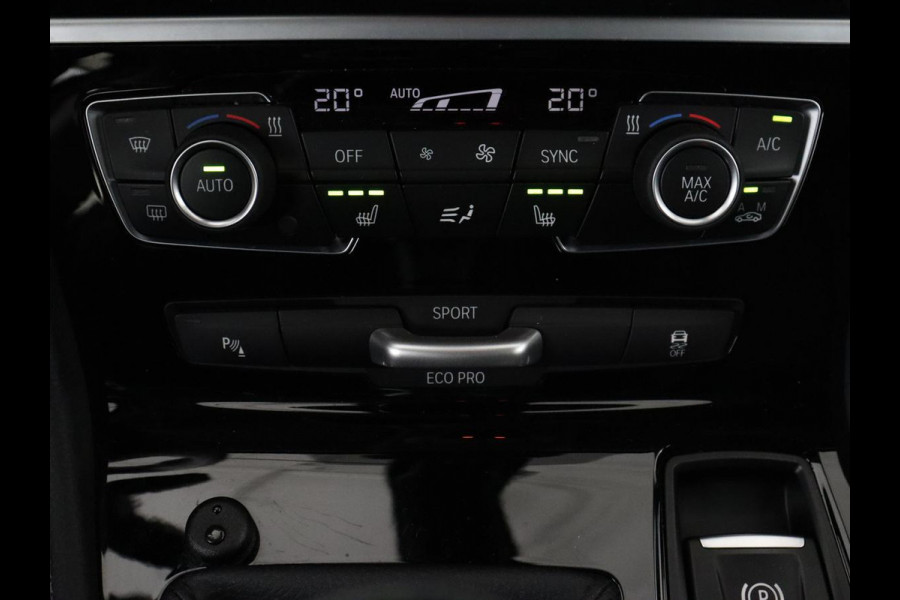 BMW 2 Serie Gran Tourer 216i Luxury Line 7-persoons | Trekhaak | Stoelverwarming | Leder | Head-Up | Camera | Navigatie | Full LED | Park Assist | Sfeerverlichting | Climate control | Getint glas