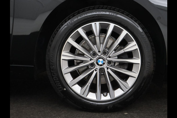 BMW 2 Serie Gran Tourer 216i Luxury Line 7-persoons | Trekhaak | Stoelverwarming | Leder | Head-Up | Camera | Navigatie | Full LED | Park Assist | Sfeerverlichting | Climate control | Getint glas