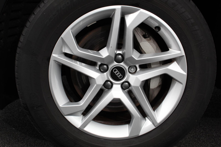 Audi Q5 50 TFSI e quattro PHEV Prestige | Navigatie | Apple Carplay/Android Auto | Adaptive Cruise Control | Parkeersensoren | Camera | Lane Assist | Elektrische achterklep | Matrix | LED koplampen | Dynamische knipperlichten | Inklapbare trekhaak | Virtual Cockpit | Stoelverwarming | Privacyglass | Ambienteverlichting Multicolor