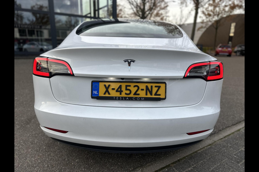 Tesla Model 3 Standard RWD Plus 60 kWh AUTOPILOT | AFNEEMBARE TREKHAAK | RIJKLAAR GELEVERD MET 12 MND BOVAG GARANTIE