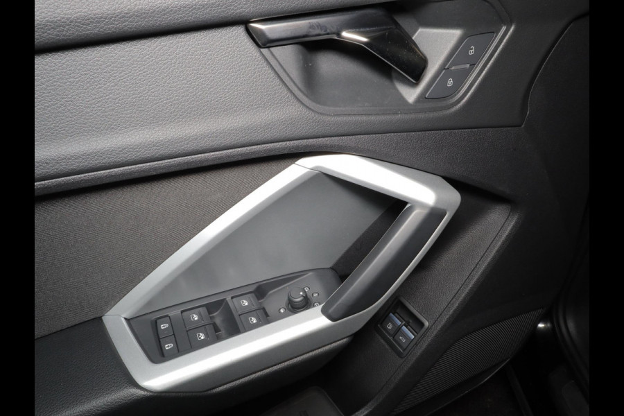 Audi Q3 45 TFSI e Business Edition 245 pk S-tronic| Navigatie | Parkeersensoren | Achteruitrijcamera | Stoelverwarming | Apple Carplay/Android Auto |