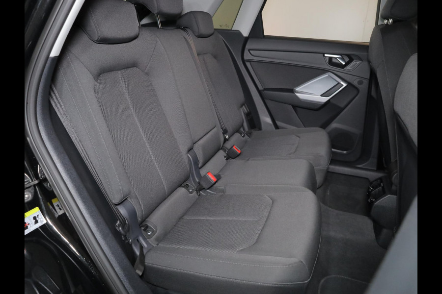 Audi Q3 45 TFSI e Business Edition 245 pk S-tronic| Navigatie | Parkeersensoren | Achteruitrijcamera | Stoelverwarming | Apple Carplay/Android Auto |