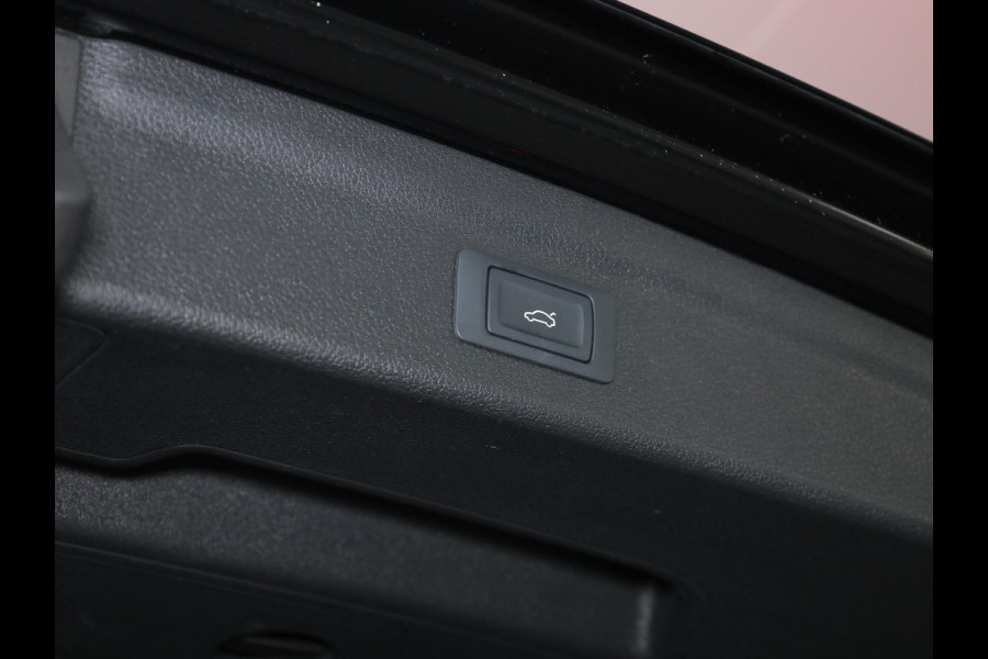 Audi Q3 45 TFSI e Business Edition 245 pk S-tronic| Navigatie | Parkeersensoren | Achteruitrijcamera | Stoelverwarming | Apple Carplay/Android Auto |