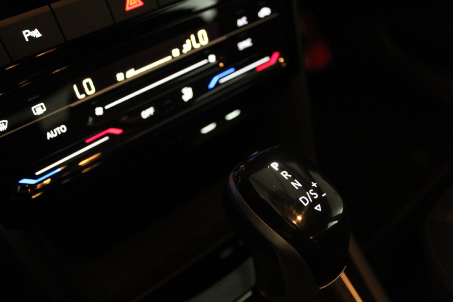 Volkswagen T-Cross 1.0 TSI Life 110pk Camera/Adapt.Cruise/Navi/Sensoren voor+achter