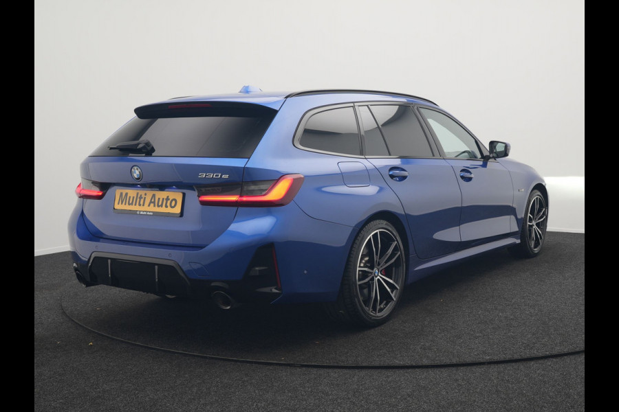 BMW 3 Serie Touring 330e M Sport Pro Plug In Hybrid 292pk Dealer O.H. PHEV | Widescreen Navi | Trekhaak Af Fabriek | Panodak | Adaptive Cruise | Camera |  Alcantara Sportstoelen Memory & Verwarmd | Sfeerverlichting | Apple Carplay | Stuur Verwarmd | Navigatie |