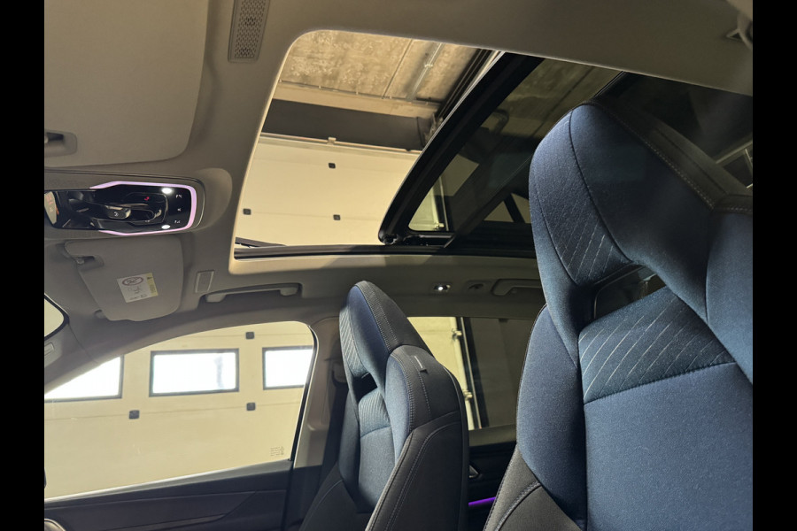 Lynk & Co 01 1.5 | Panoramadak | Adaptive cruise | Camera | Stoelverwarming | Carplay | Sfeerverlichting