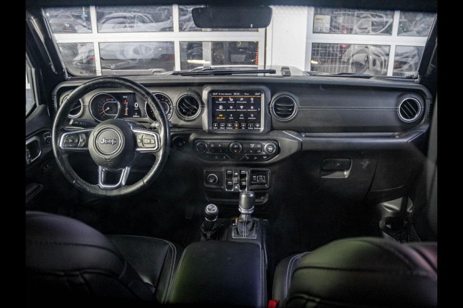 Jeep Wrangler Unlimited 2.0T Sahara | Grijs kenteken | Stoel-/Stuurverwarming | Navi |  Adapt. Cruise | Clima | Camera | Leder | Keyless | 20" Velgen