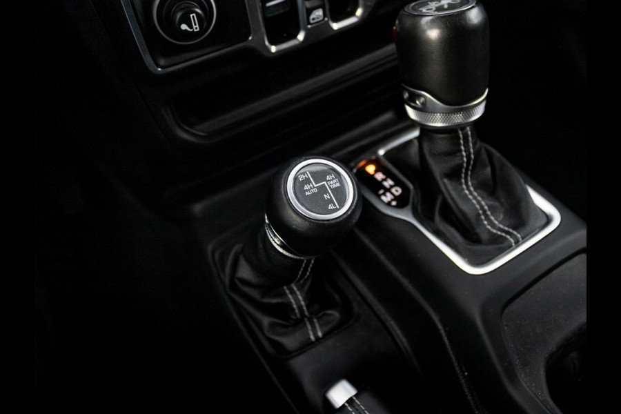 Jeep Wrangler Unlimited 2.0T Sahara | Grijs kenteken | Stoel-/Stuurverwarming | Navi |  Adapt. Cruise | Clima | Camera | Leder | Keyless | 20" Velgen