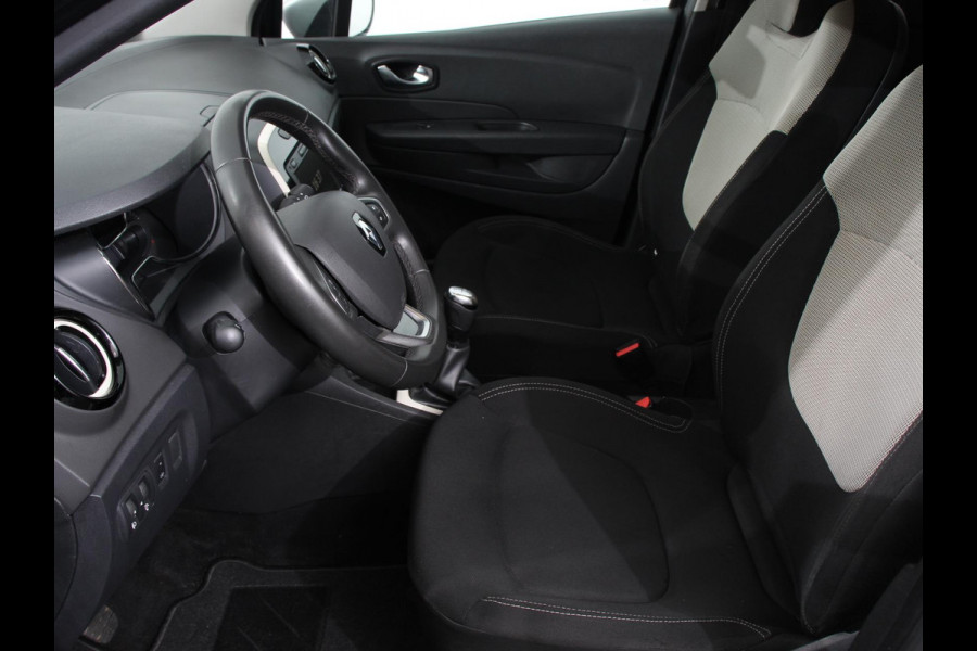 Renault Captur 0.9 TCe Intens | Navigatie | Climate Control | Parkeer Sensoren | Bluetooth | Cruise control | Lichtmetalen Velgen