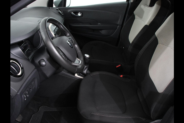 Renault Captur 0.9 TCe Intens | Navigatie | Climate Control | Parkeer Sensoren | Bluetooth | Cruise control | Lichtmetalen Velgen