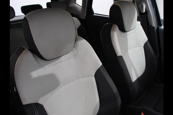 Renault Captur 0.9 TCe Intens | Navigatie | Climate Control | Parkeer Sensoren | Bluetooth | Cruise control | Lichtmetalen Velgen