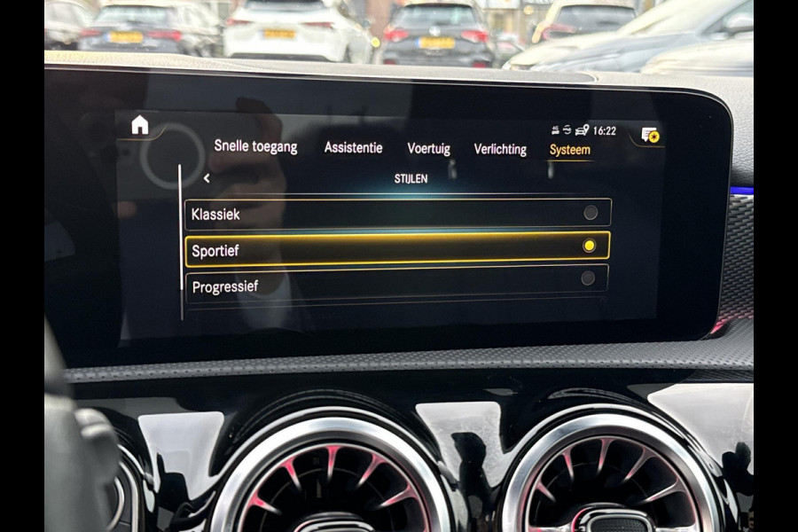 Mercedes-Benz A-Klasse 180 Business Solution Luxury | Pano | Memory stoelen | Achteruitrij camera |