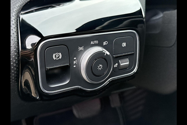 Mercedes-Benz A-Klasse 180 Business Solution Luxury | Pano | Memory stoelen | Achteruitrij camera |