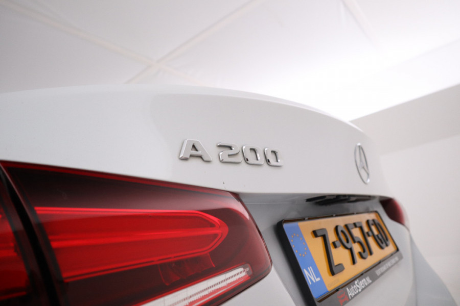 Mercedes-Benz A-Klasse 200 Business Solution AMG Automaat, Virtual cockpit, Climate, Navigatie,