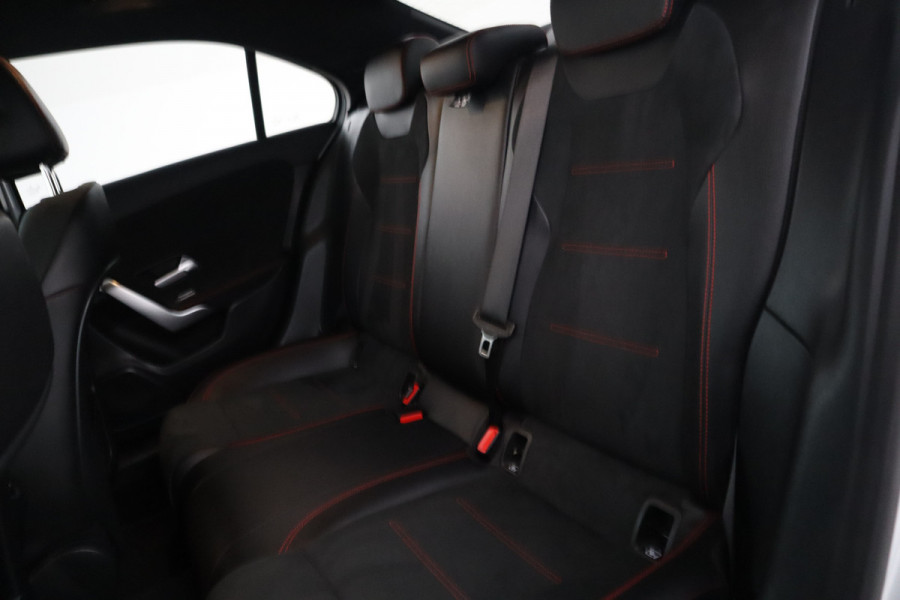 Mercedes-Benz A-Klasse 200 Business Solution AMG Automaat, Virtual cockpit, Climate, Navigatie,