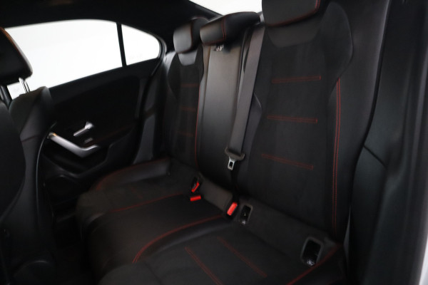 Mercedes-Benz A-Klasse 200 Business Solution AMG Automaat, Virtual cockpit, Climate, Navigatie,