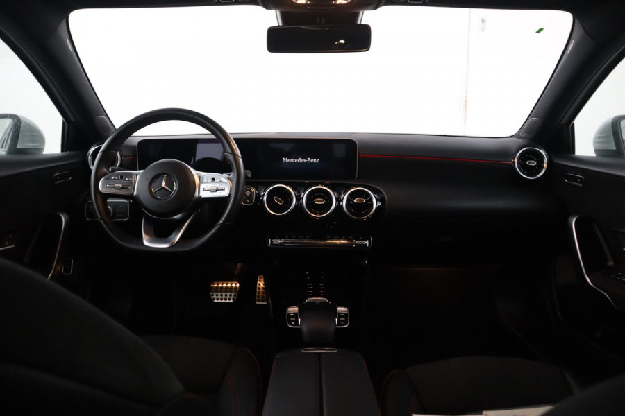 Mercedes-Benz A-Klasse 200 Business Solution AMG Automaat, Virtual cockpit, Climate, Navigatie,