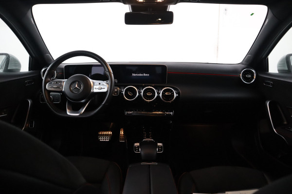 Mercedes-Benz A-Klasse 200 Business Solution AMG Automaat, Virtual cockpit, Climate, Navigatie,