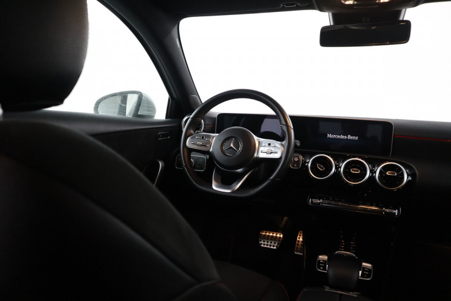Mercedes-Benz A-Klasse 200 Business Solution AMG Automaat, Virtual cockpit, Climate, Navigatie,