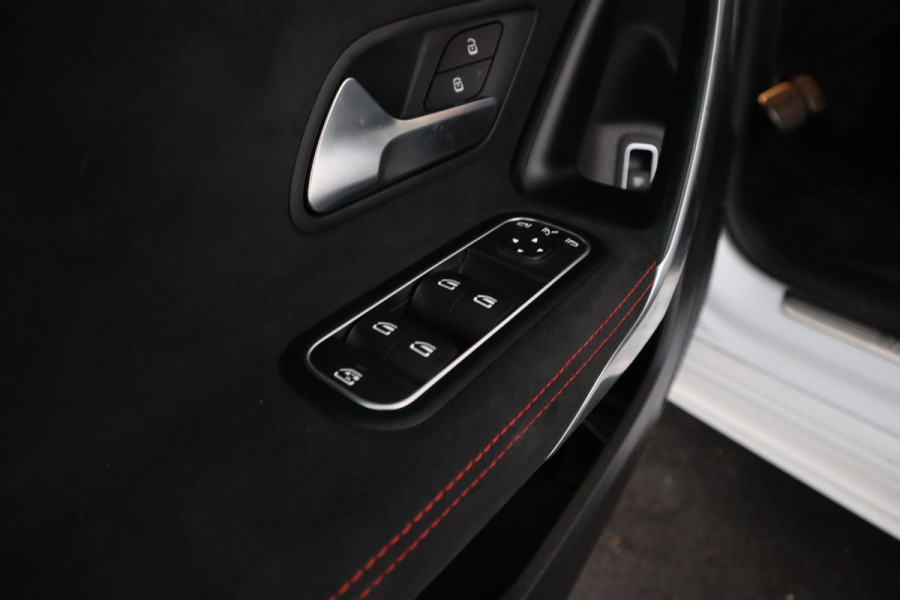 Mercedes-Benz A-Klasse 200 Business Solution AMG Automaat, Virtual cockpit, Climate, Navigatie,