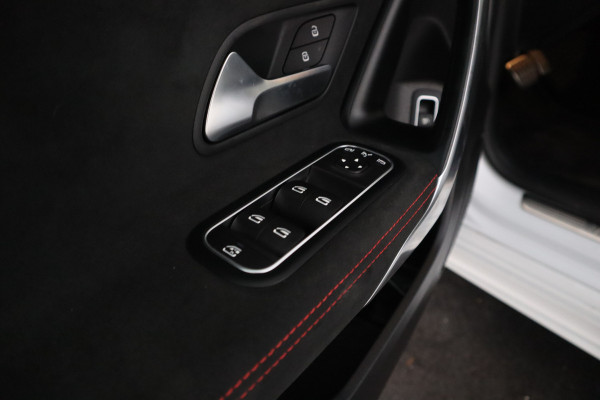 Mercedes-Benz A-Klasse 200 Business Solution AMG Automaat, Virtual cockpit, Climate, Navigatie,