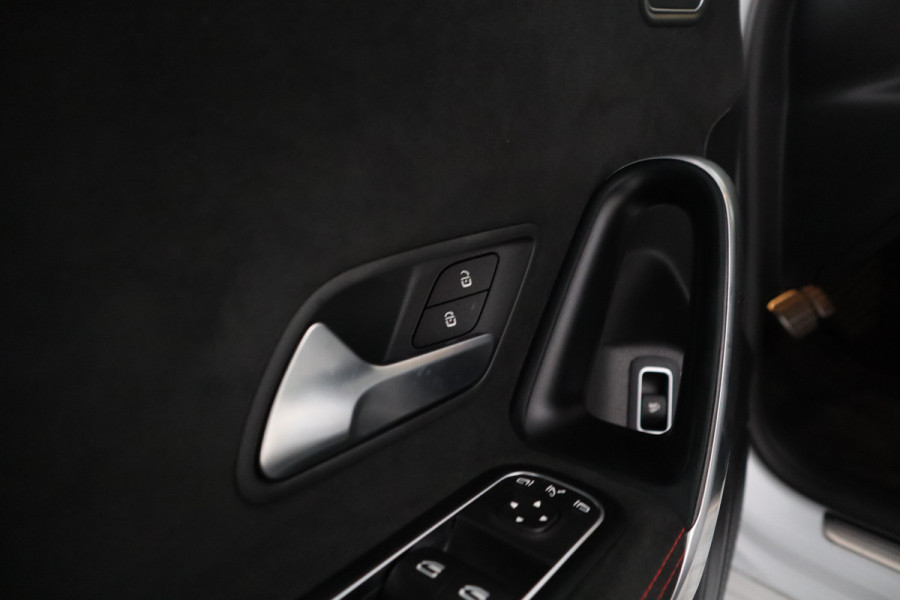 Mercedes-Benz A-Klasse 200 Business Solution AMG Automaat, Virtual cockpit, Climate, Navigatie,