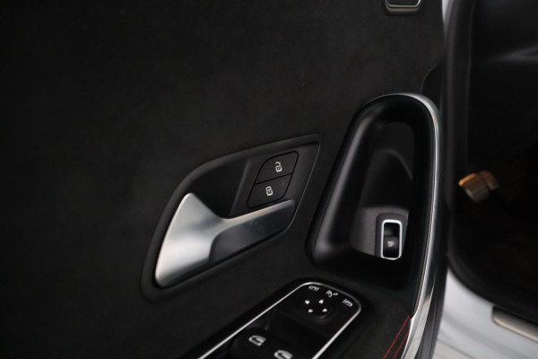Mercedes-Benz A-Klasse 200 Business Solution AMG Automaat, Virtual cockpit, Climate, Navigatie,