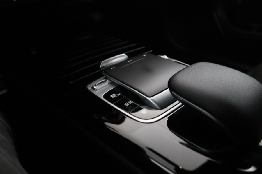 Mercedes-Benz A-Klasse 200 Business Solution AMG Automaat, Virtual cockpit, Climate, Navigatie,