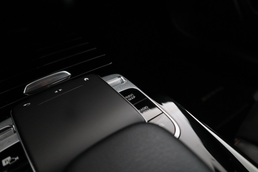 Mercedes-Benz A-Klasse 200 Business Solution AMG Automaat, Virtual cockpit, Climate, Navigatie,