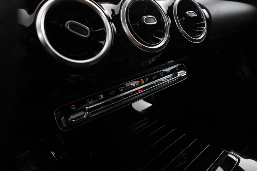 Mercedes-Benz A-Klasse 200 Business Solution AMG Automaat, Virtual cockpit, Climate, Navigatie,