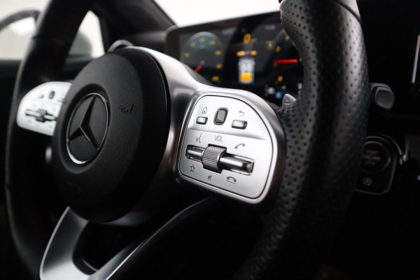Mercedes-Benz A-Klasse 200 Business Solution AMG Automaat, Virtual cockpit, Climate, Navigatie,