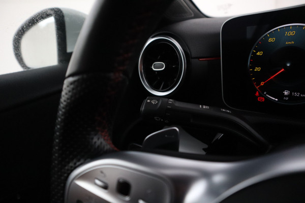 Mercedes-Benz A-Klasse 200 Business Solution AMG Automaat, Virtual cockpit, Climate, Navigatie,