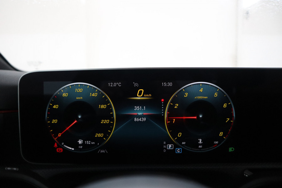 Mercedes-Benz A-Klasse 200 Business Solution AMG Automaat, Virtual cockpit, Climate, Navigatie,