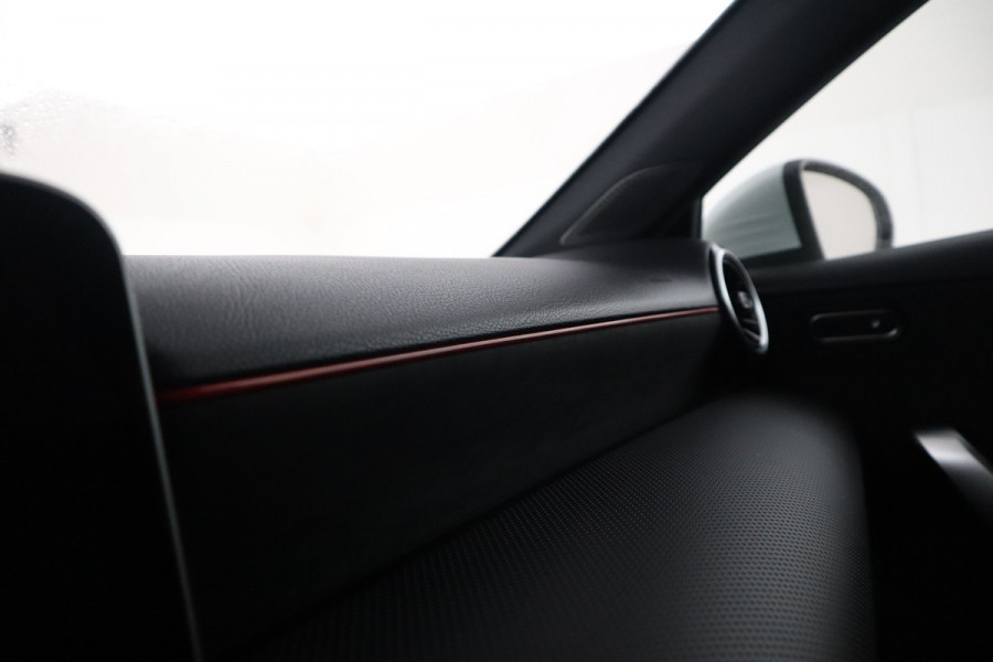 Mercedes-Benz A-Klasse 200 Business Solution AMG Automaat, Virtual cockpit, Climate, Navigatie,