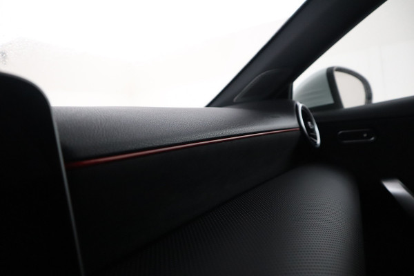 Mercedes-Benz A-Klasse 200 Business Solution AMG Automaat, Virtual cockpit, Climate, Navigatie,