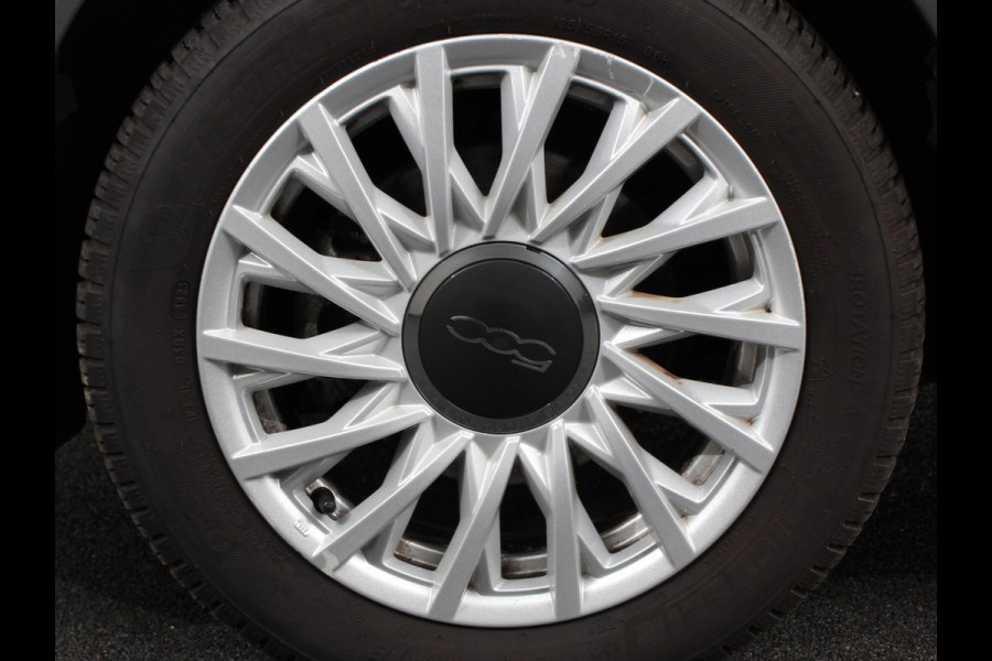 Fiat 500 1.0 Hybrid Dolcevita | Climate control | Cruise control | Panorama dak | Parkeersensor achter | Radio Apple Carplay/ Android Auto