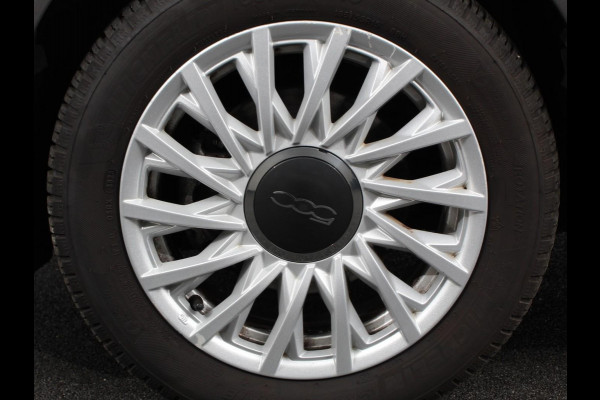 Fiat 500 1.0 Hybrid Dolcevita | Climate control | Cruise control | Panorama dak | Parkeersensor achter | Radio Apple Carplay/ Android Auto